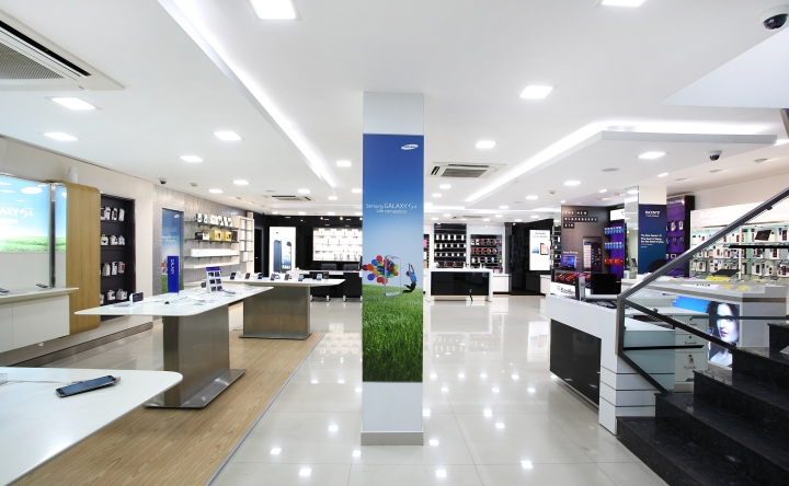 042 Samsung Experience Boutique Store in India - Custom Mobile Cell Phone  Shop Interior Design